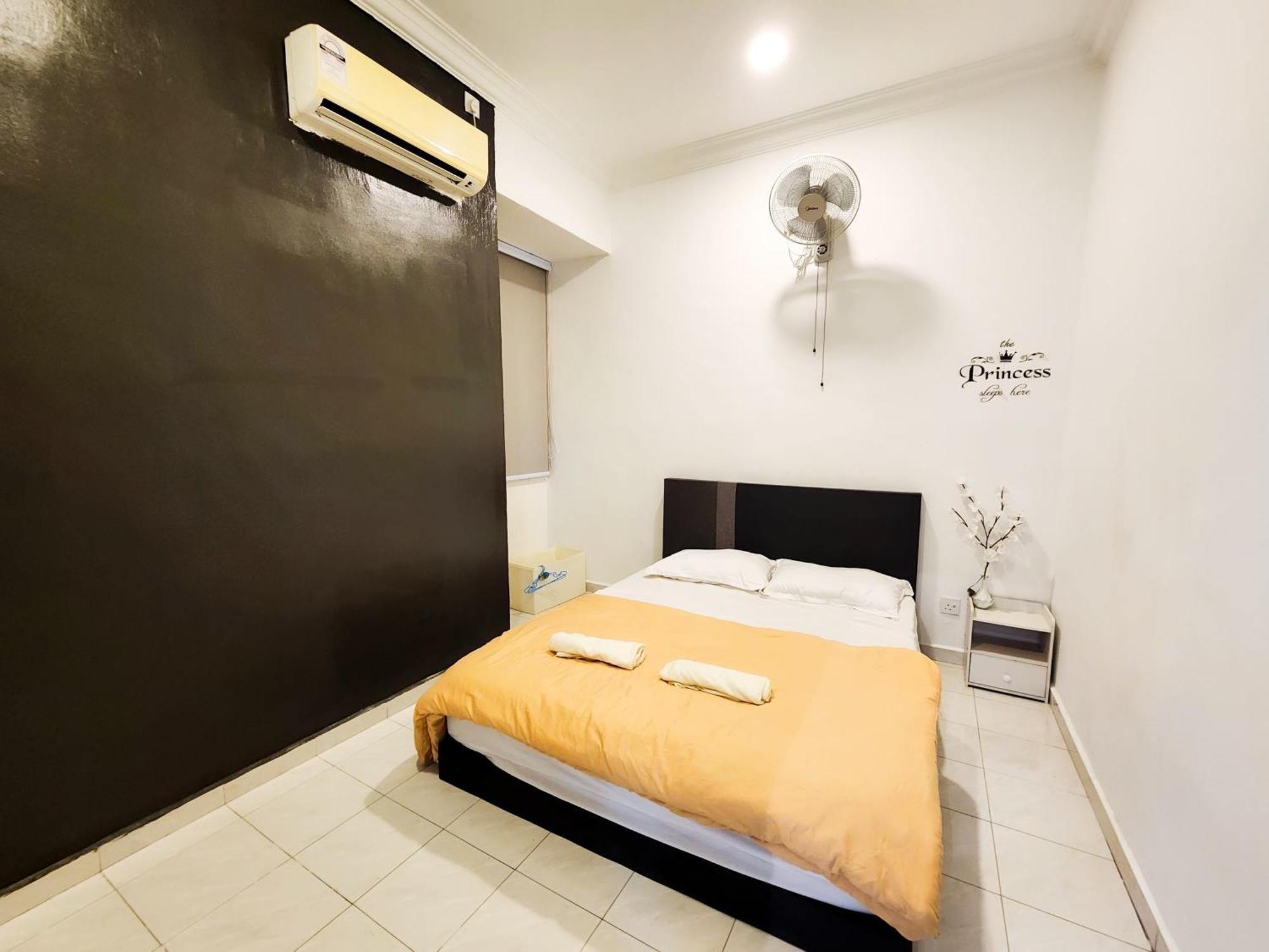 Johor Jaya -- Ktv & Swimming Pool & Mahjong #5br2b 15pax Johor Bahru