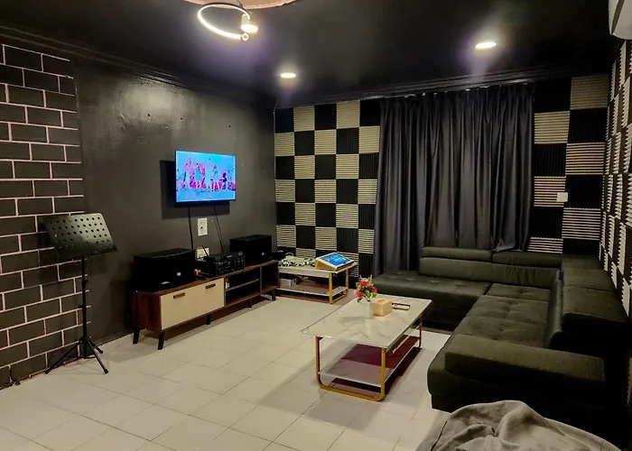 Johor Jaya -- Ktv & Swimming Pool & Mahjong #5Br2B 15Pax