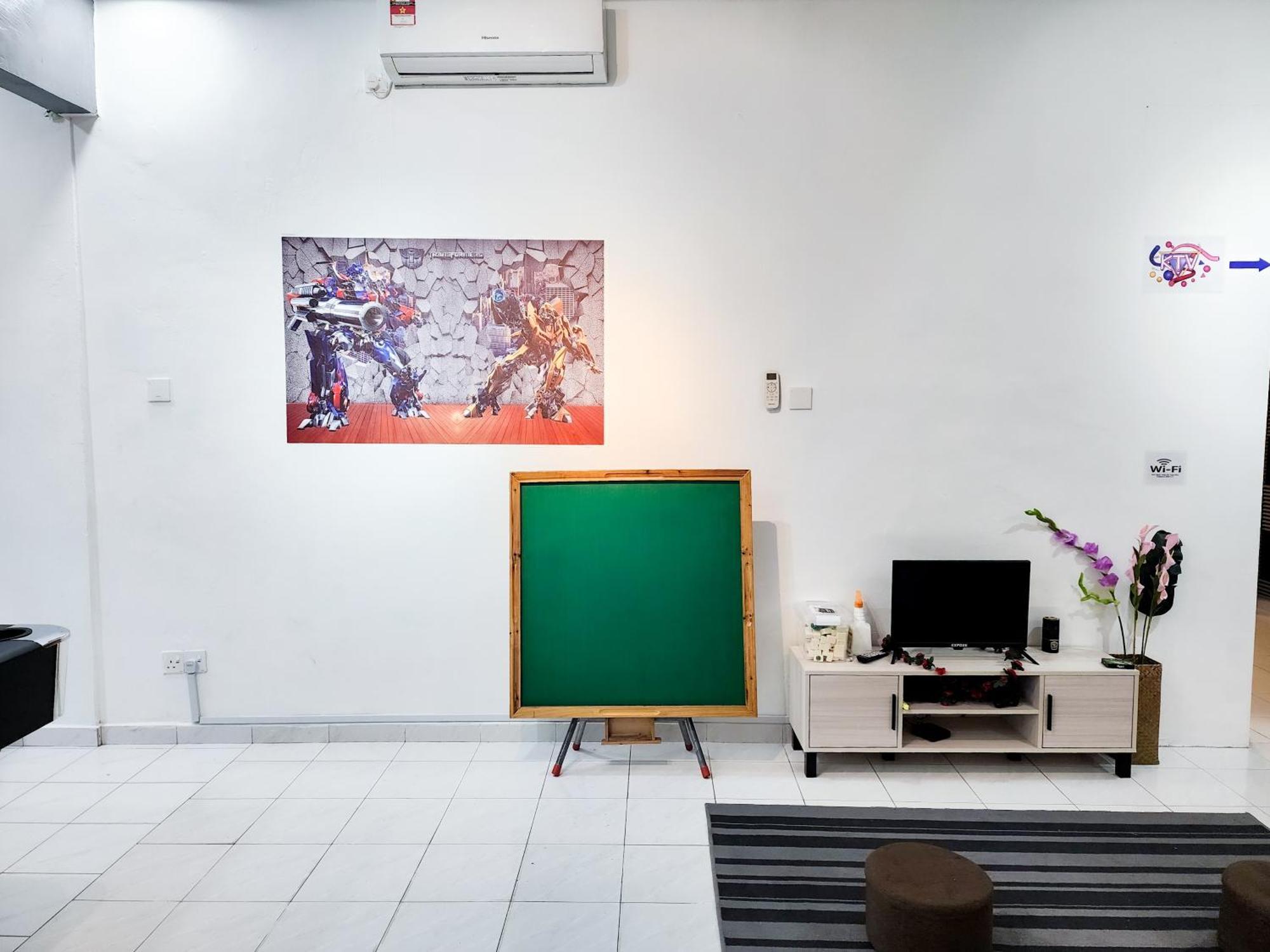 Johor Jaya -- Ktv & Swimming Pool & Mahjong #5br2b 15pax *