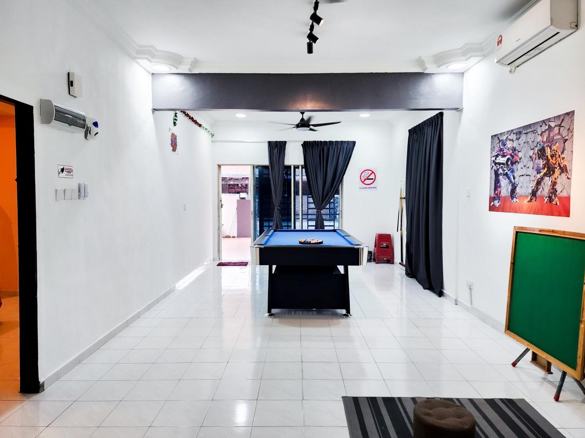 Johor Jaya -- Ktv & Swimming Pool & Mahjong #5br2b 15pax Johor Bahru