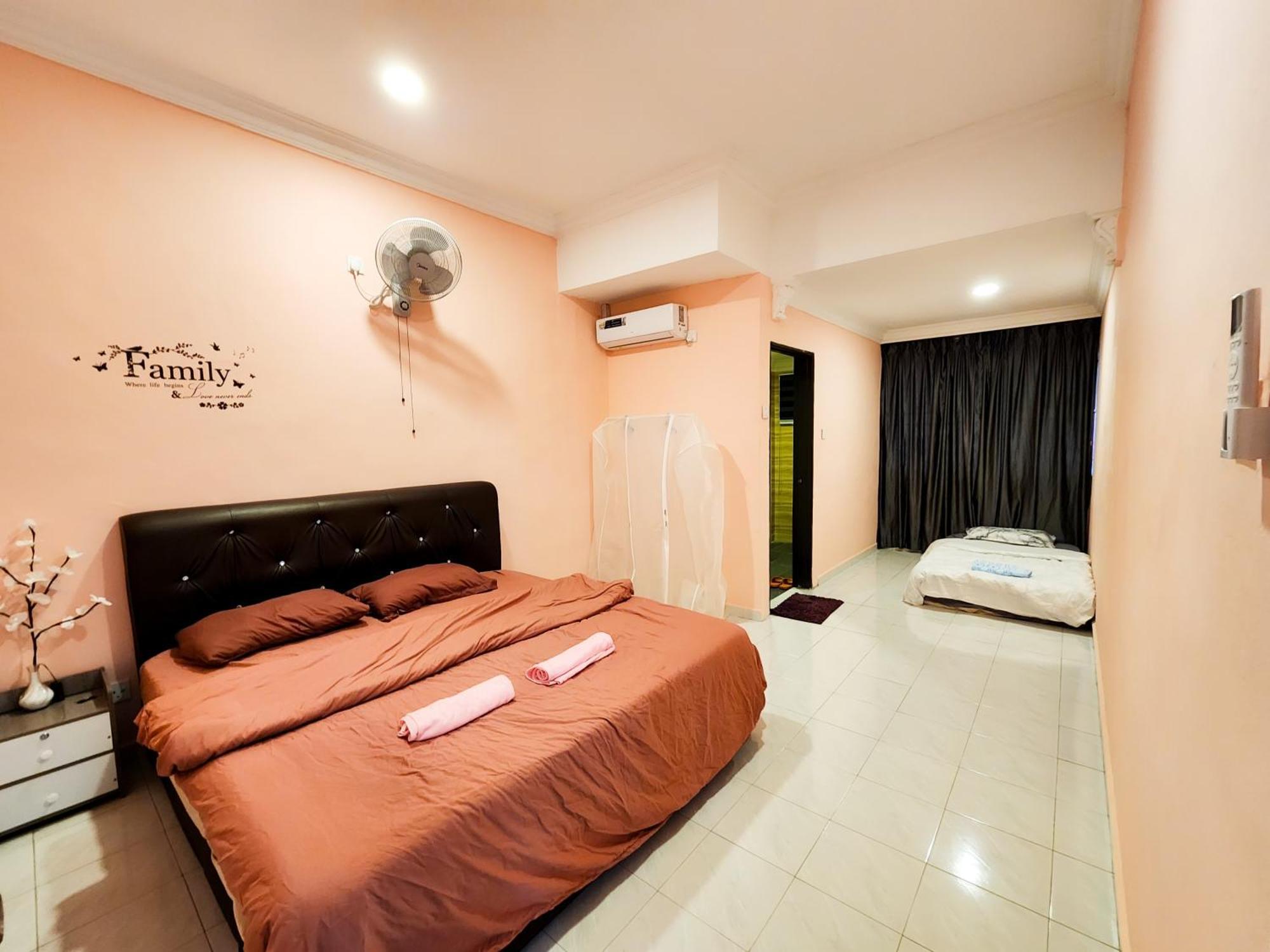 Johor Jaya -- Ktv & Swimming Pool & Mahjong #5br2b 15pax Rumah liburan