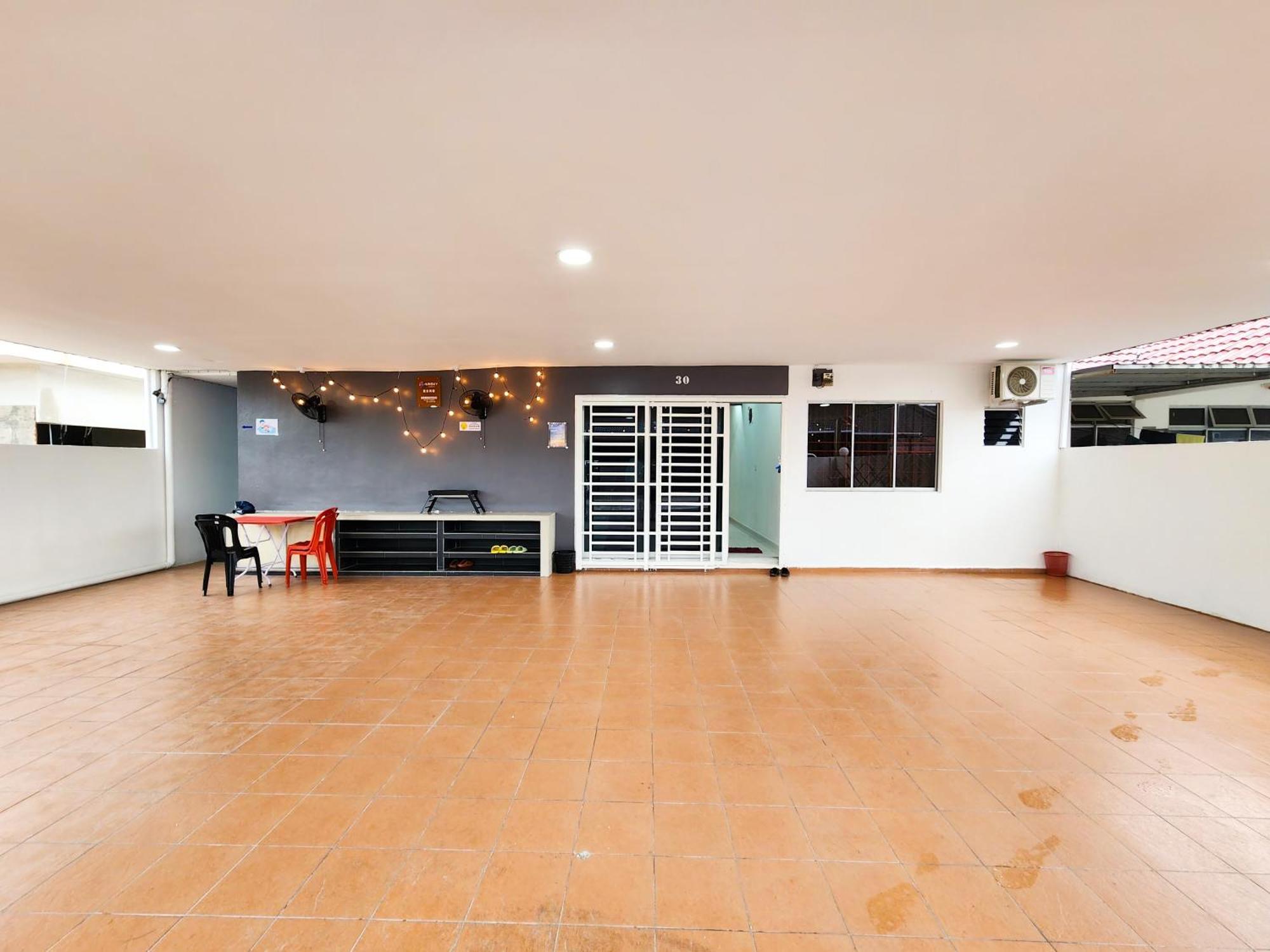Rumah liburan Johor Jaya -- Ktv & Swimming Pool & Mahjong #5br2b 15pax Johor Bahru